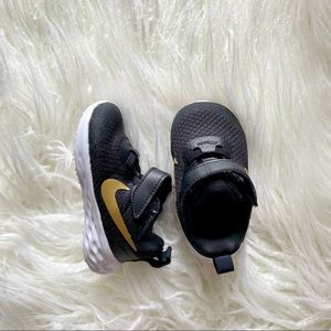 Nike Toddler Black and Gold Revolution 6 Sneaker Shoes Size 5